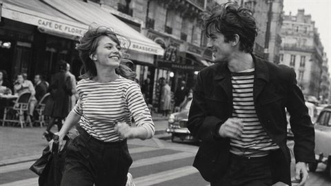 Nouvelle Vague: 1960s Paris street romance in grainy black and white.