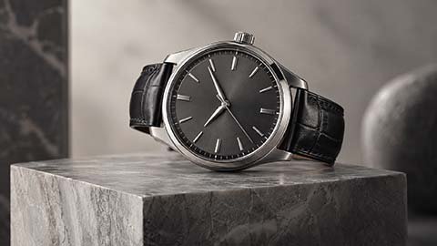 Product Commercial: High-end advertising and close-up detail for watches, jewelry and cosmetics.